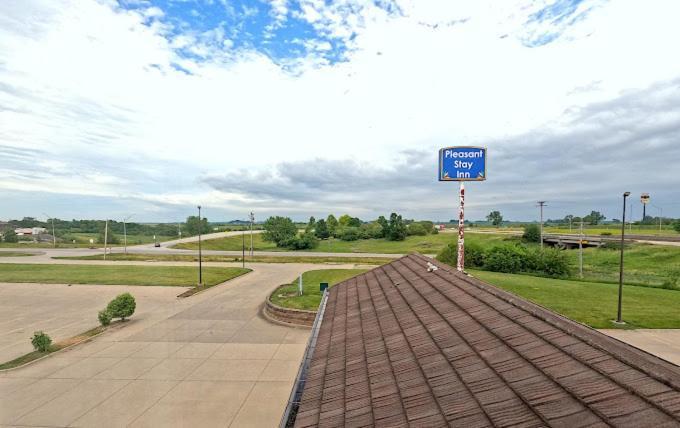 Pleasant Stay Inn & Suites Carnforth Exterior photo