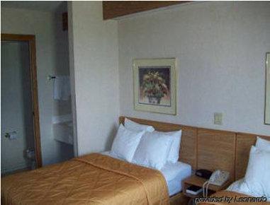 Pleasant Stay Inn & Suites Carnforth Room photo