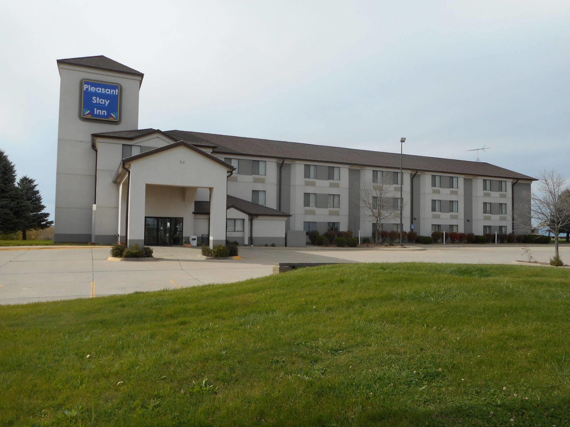 Pleasant Stay Inn & Suites Carnforth Exterior photo